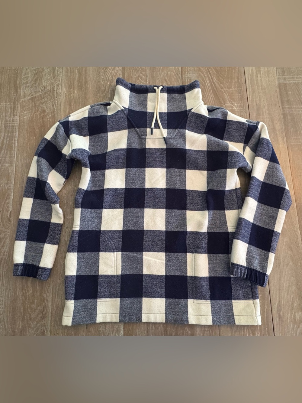 Small vineyard vines pullover